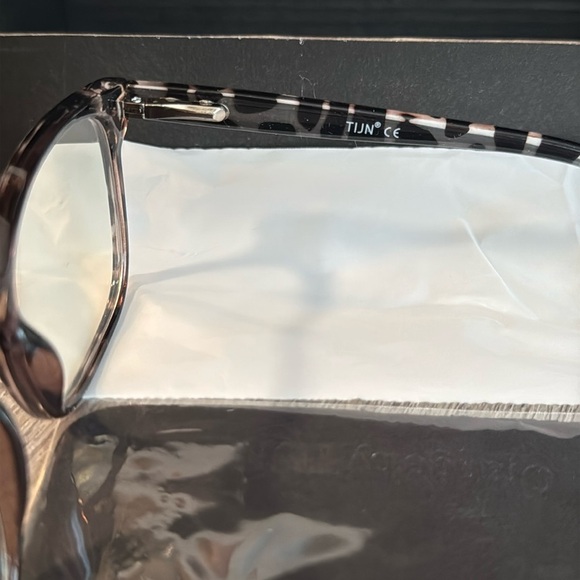 TIJN Screen Glasses with box/cloth, New - Picture 5 of 6